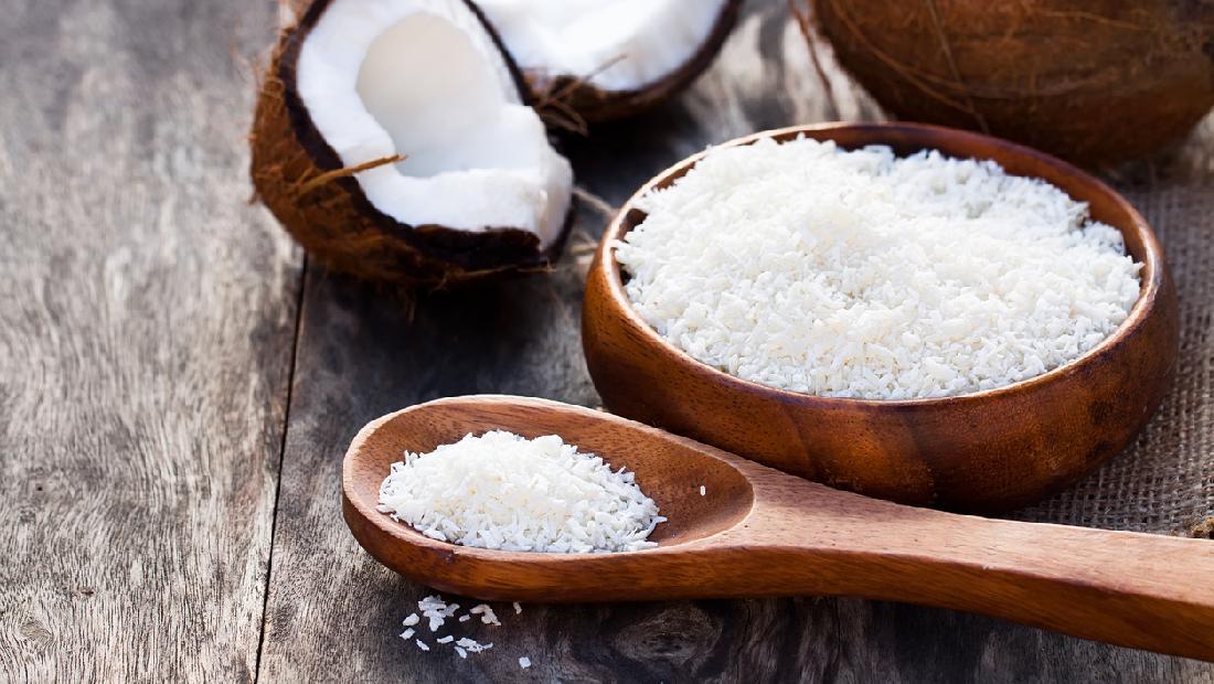 Olahan kelapa parut dalam kue tradisional