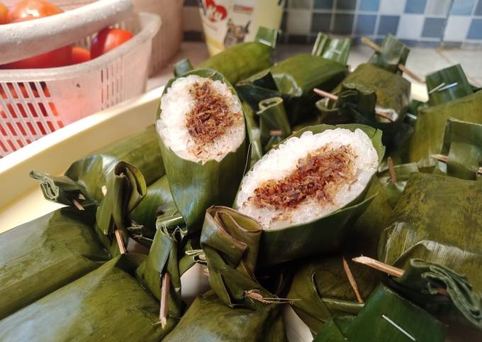 jajanan dari kelapa parut